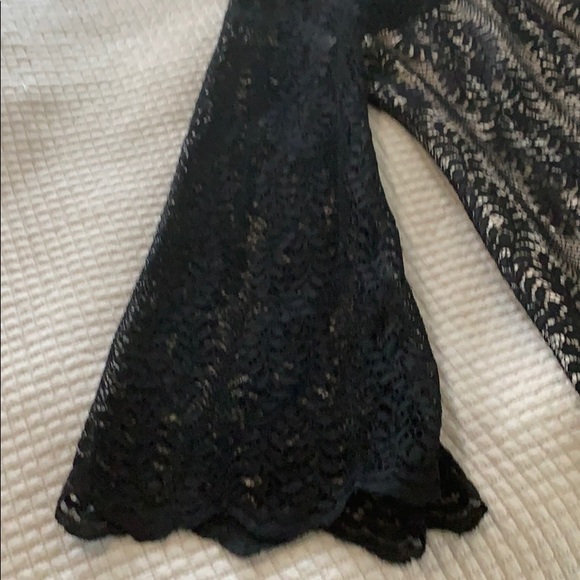 Delicate lace mini dress - Picture 3 of 4